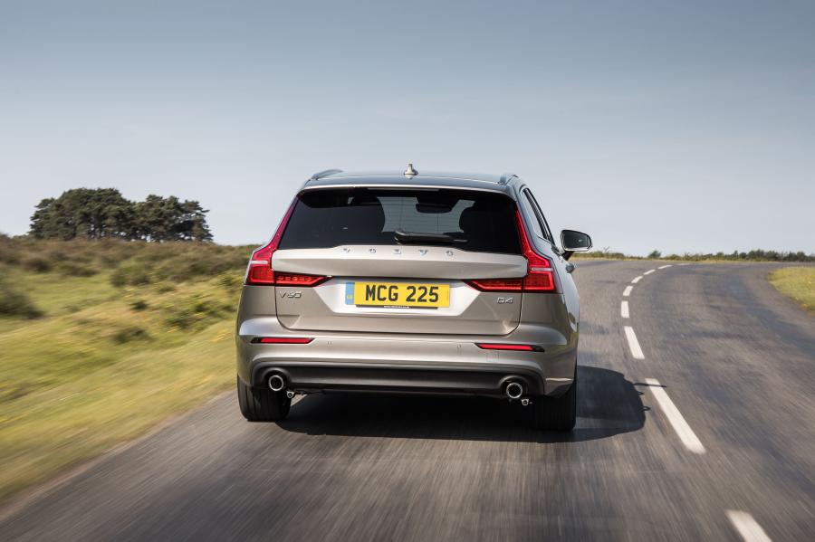  Volvo V60 D4 Momemtum 2018 года  (UK) (фото 39 из 40)